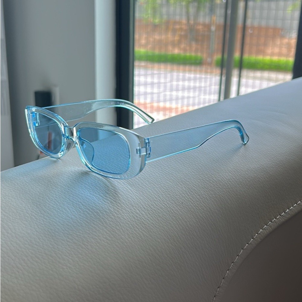 Stylish Blue Transparent Sunglasses